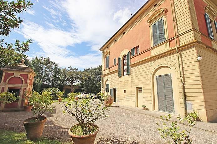 Rustico / Casale di 2160 m² con più di 5 locali e - Vista 4