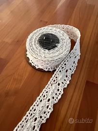 Pizzo in puro cotone colore crema