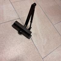 Chiudiporta automatico