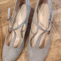 scarpa con tacco e laccetto