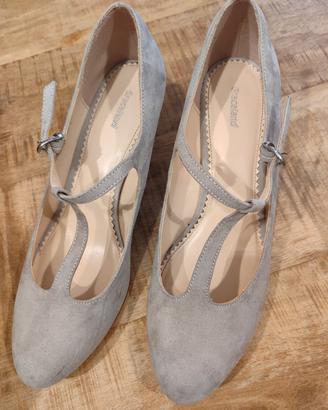 scarpa con tacco e laccetto