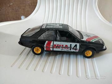 Burago macchinina Renault Fuego scala 1-24 anni 80