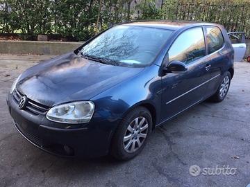 Ricambi Volkswagen Golf 5 3 porte colori vari