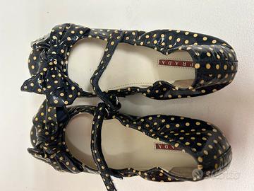 Scarpe ballerina PRADA.  Ragazza nere a pois