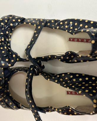 Scarpe ballerina PRADA.  Ragazza nere a pois