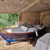 Barca in legno a motore