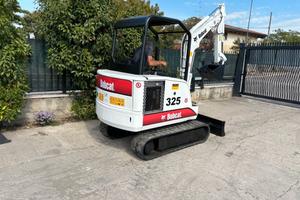 E152 Escavatore 25 Q Bobcat 325