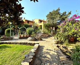 VILLA A SCHIERA A BUDONI