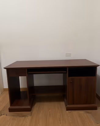 Scrivania in legno
