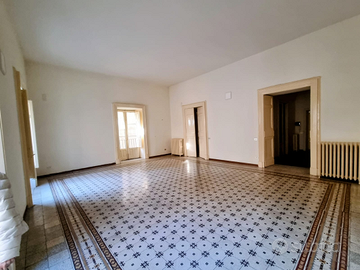 Ufficio o studio tra Comune e Provincia