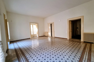 Ufficio o studio tra Comune e Provincia