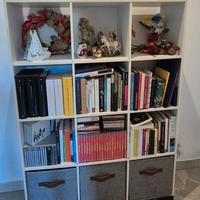 libreria con cassettoni