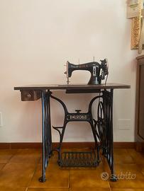Macchina da cucire vintage Erika