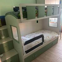 Cameretta con letto a castello ed armadio