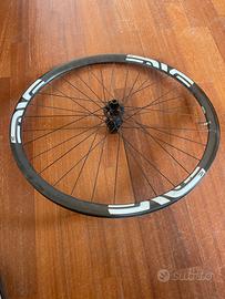 Ruote 29 in carbonio Enve per Cannondale con Lefty