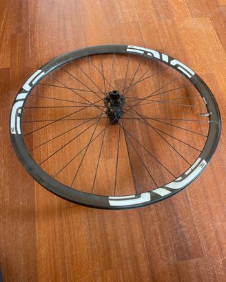 Ruote 29 in carbonio Enve per Cannondale con Lefty