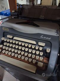 Macchina da scrivere Everest 