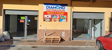 Locale nel centro di davoli