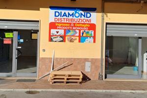 Locale nel centro di davoli