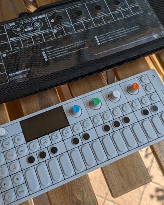 Teenage Engineering OP1 + borsa e cavo