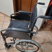Sedia a rotelle pieghevole