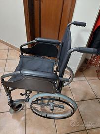 Sedia a rotelle pieghevole