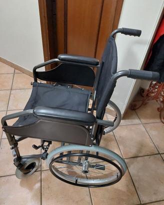 Sedia a rotelle pieghevole