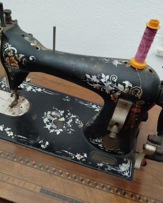 Macchina da cucito d’epoca JUNKER & RUH – Restaura