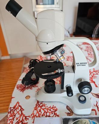 Microscopio ottico Optika con usb