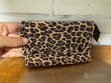 Beauty case leopardato con specchio