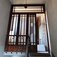 Infisso in legno paravento per vano scale