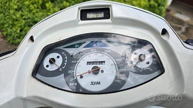 Sym HD 200
