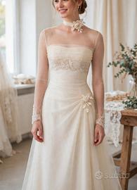 Meraviglioso abito da  sposa color avorio 