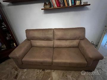 Divano tre posti