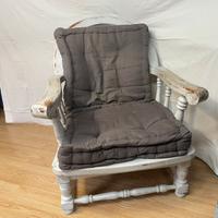 Poltrona decoupage vintage in legno con cuscino