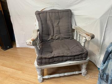 Poltrona decoupage vintage in legno con cuscino