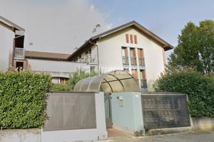 TRE LOCALI CON CUCINA ABITABILE , DOPPI SERVIZI ,