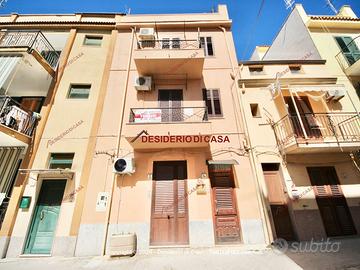 Casa, Campofelice di Roccella.
