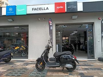 VESPA 300 GTS hpe SUPER TECH NERO LUCIDO 2020