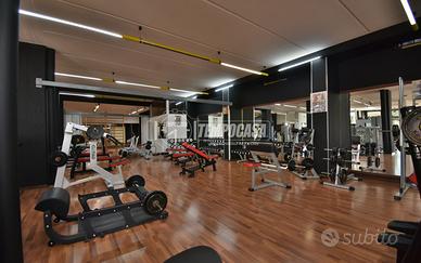Locale commerciale adibito a palestra