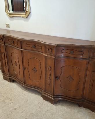 Credenza in legno massello intagliato
