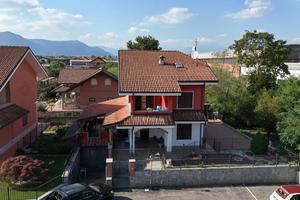 Villa indipendente libera su quattro lati