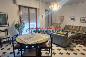 VIA ADRAGNA - Appartamento 1°p. c/a - 4vani+p.auto