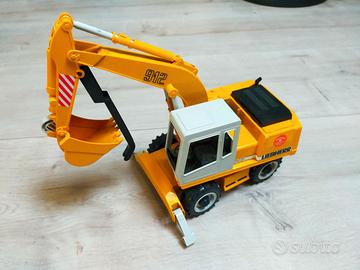 Escavatore giocattolo