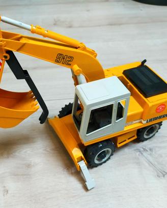 Escavatore giocattolo