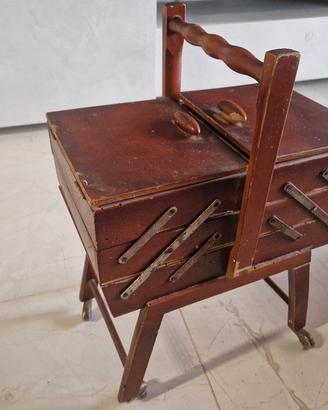 scatola in legno da cucito