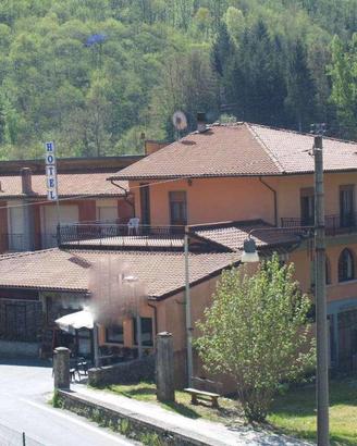 Immobile di 1100 m² con più di 5 locali e box auto