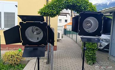 faro Luce video 1000w cine con cavalletti e filtri