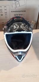 tre bancali di caschi per moto e scooter