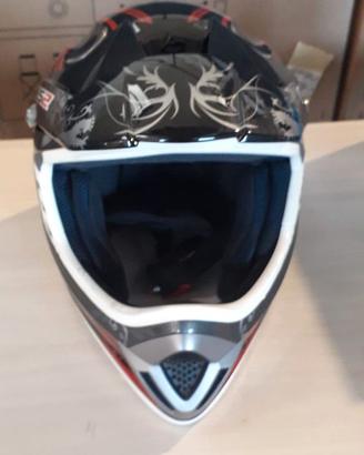 tre bancali di caschi per moto e scooter